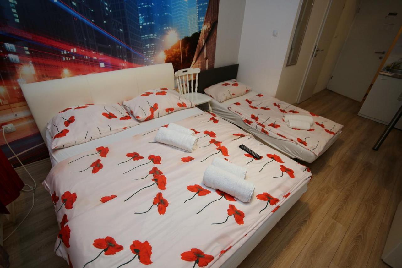 Apartments Rooms Fontane Trnje - Free Parking Zagreb Bagian luar foto