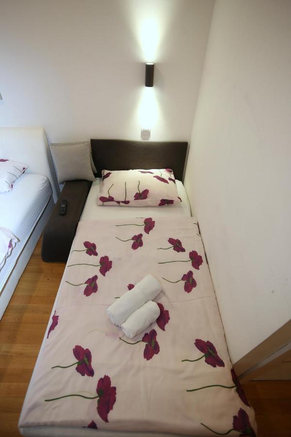 Apartments Rooms Fontane Trnje - Free Parking Zagreb Bagian luar foto