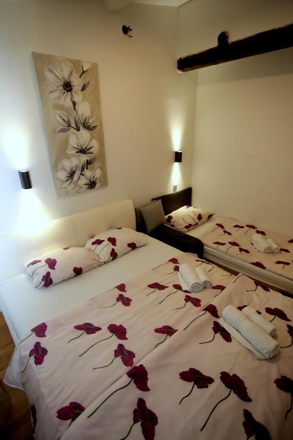 Apartments Rooms Fontane Trnje - Free Parking Zagreb Bagian luar foto
